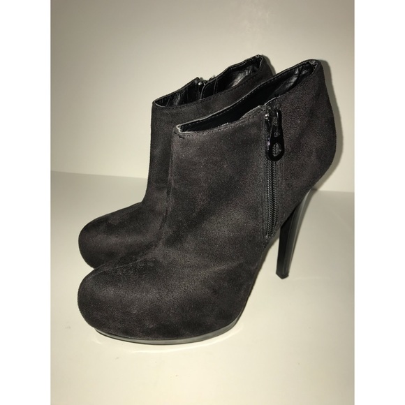 Sofia Vergara Booties - Picture 3 of 6